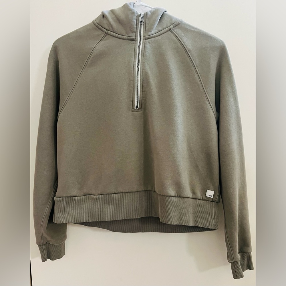 Vuori Restore Half Zip Hoodie-sueded, stretchy,and moisture-wicking fabric. Sz M